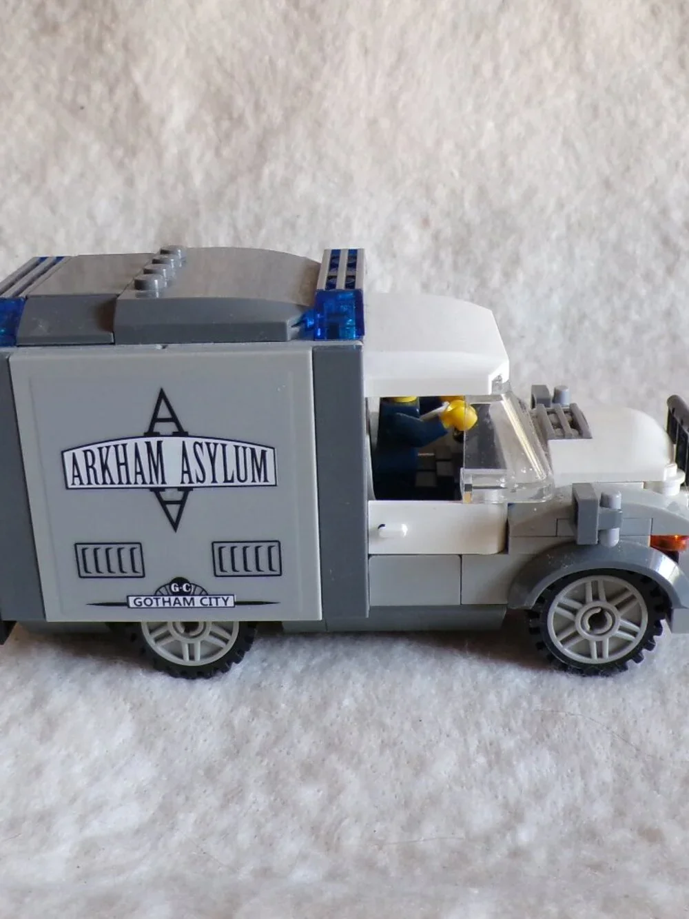 Arkham Asylum Breakout transport Van Truck and Minfigs